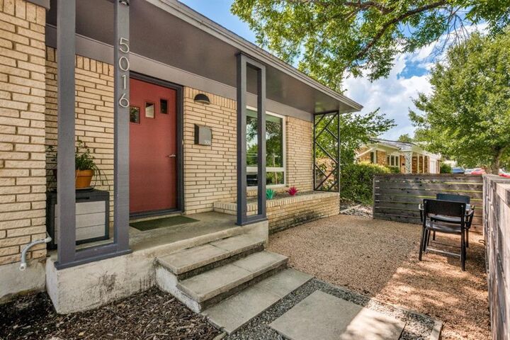 Property Photo: 5016 Cockrell Avenue TX 76133