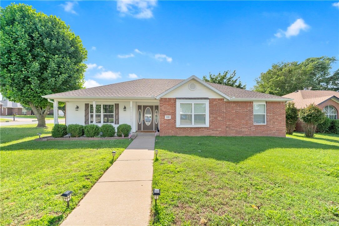 Property Photo: 1606 24th Place AR 72758