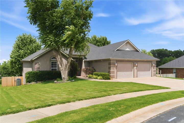 Property Photo:  304 SW Duke Avenue  AR 72712 