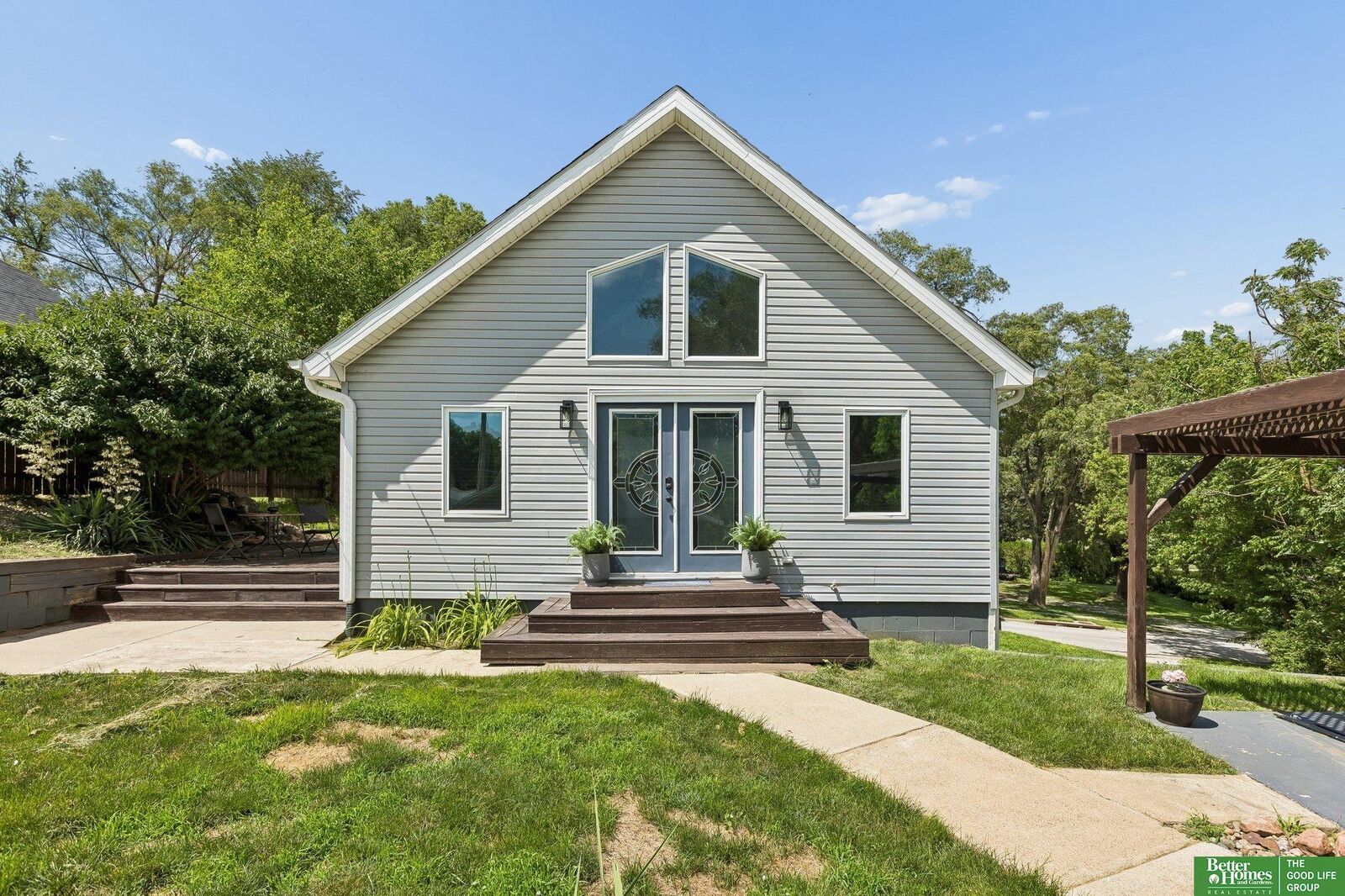 Property Photo:  1503 Thayer Street  NE 68048 