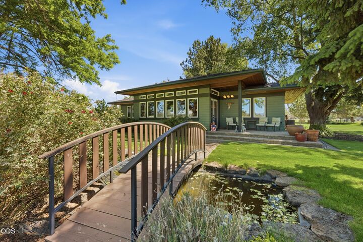 Property Photo: 6967 SW Quarry Avenue OR 97756