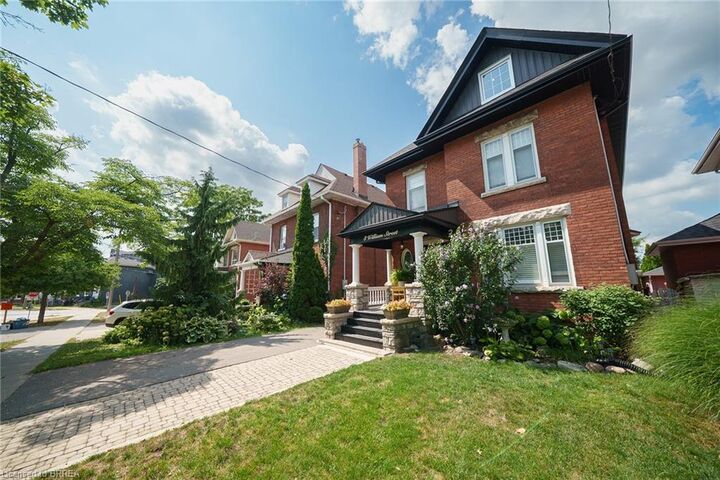 Property Photo:  8 William Street  ON N3T 3K1 