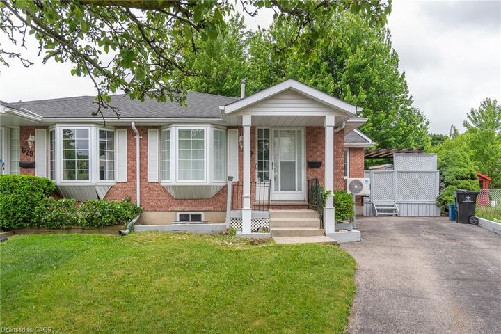 Property Photo: 629 Settlersfield Court B ON N2T 2K6