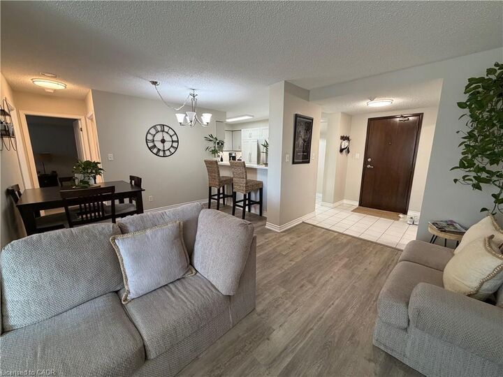 Photo de la propriété:  1276 Maple Crossing Boulevard 711  ON L7S 2J9 