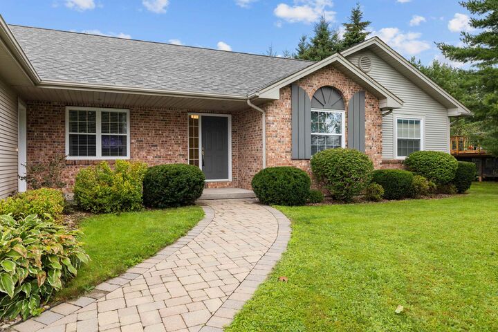 Property Photo:  77 Parkside Drive  PE C1E 1M8 