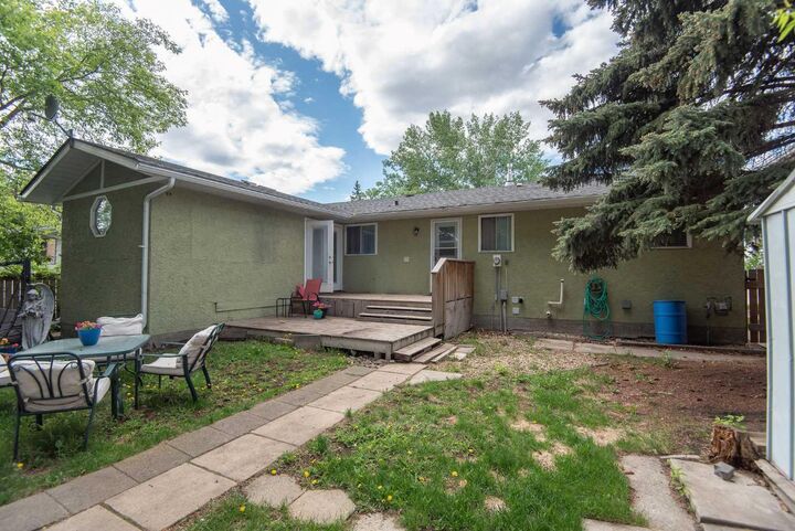 Property Photo: 105 Bell Street AB T4R 1L6