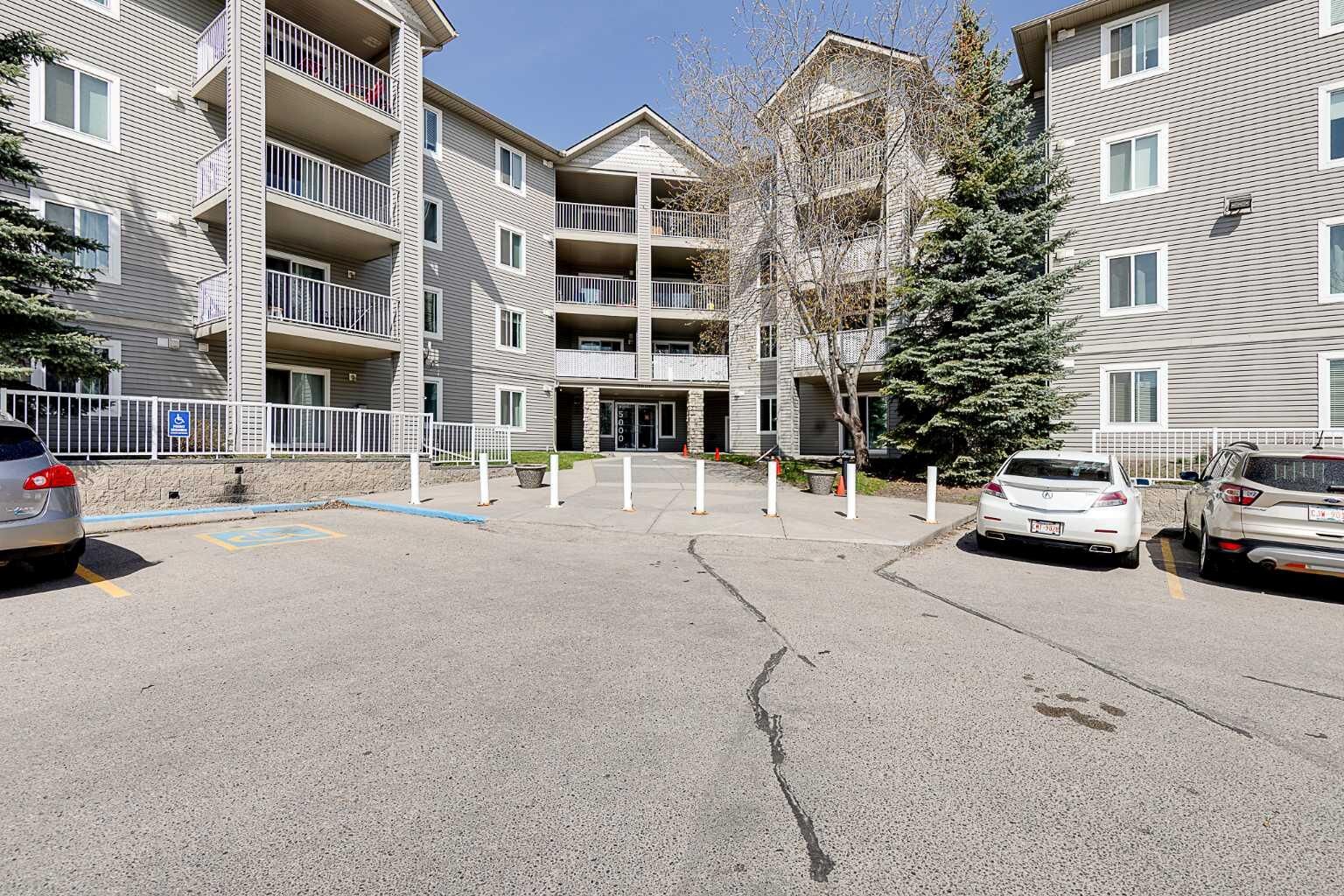 Property Photo: 604 8 Street SW 5403 AB T4B 2W4