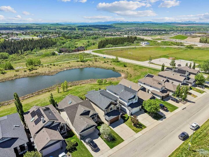 Property Photo: 31 Sunset Point AB T4C 0B3