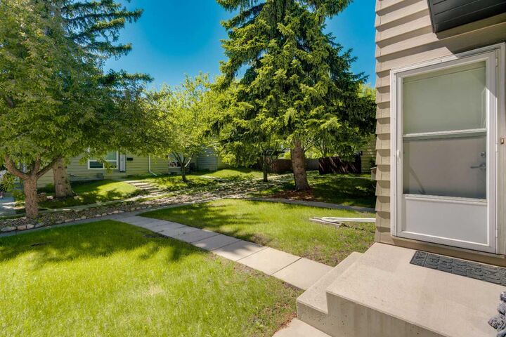 Property Photo: 7205 4 Street NE 13 AB T2K 5S3