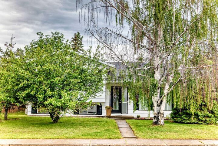 Property Photo: 5606 51 Street AB T4H 1H9