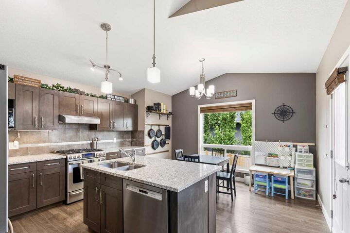 Photo de la propriété:  8914 72 Avenue  AB T8X 0E1 