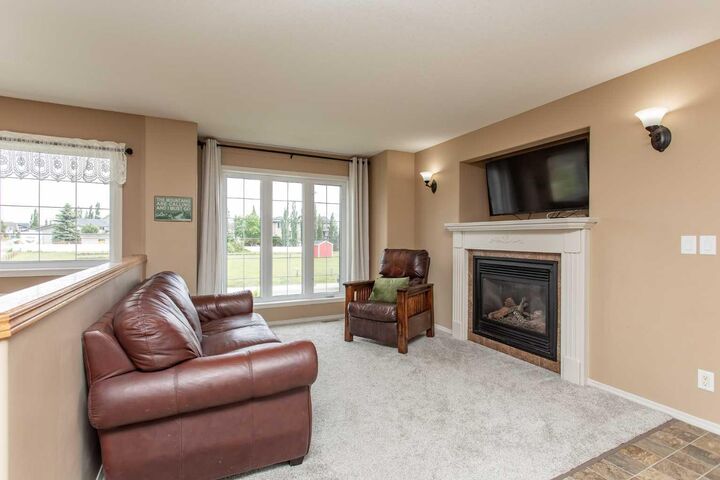 Property Photo:  74 Pine Crescent  AB T4M 0E2 