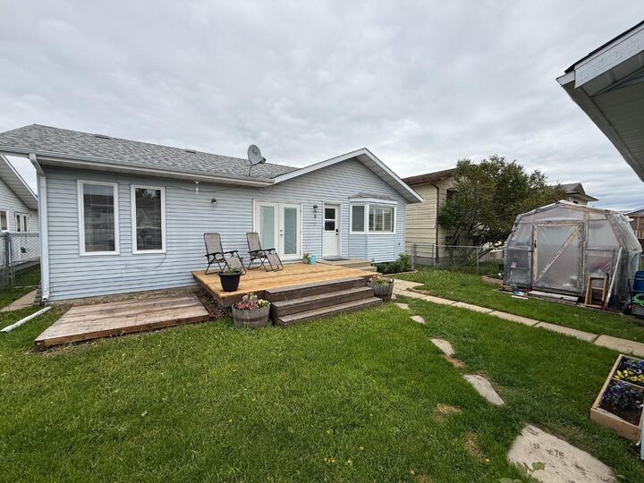 Property Photo: 8 Harolds Hollow AB T7S 1C3