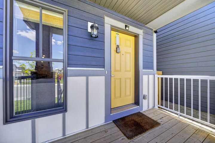 Property Photo:  170 Magnolia Square SE  AB T3M 2W5 