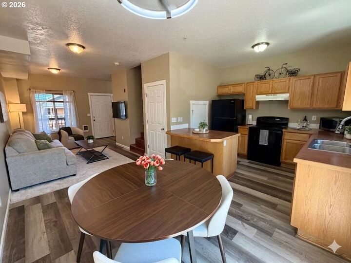 Property Photo: 695 SE 197th Ave OR 97233