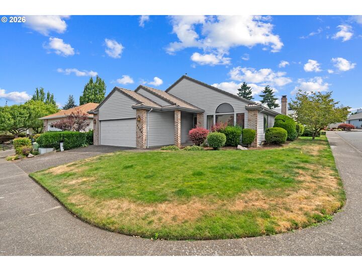 Property Photo:  2204 NE 158th Ave  OR 97230 