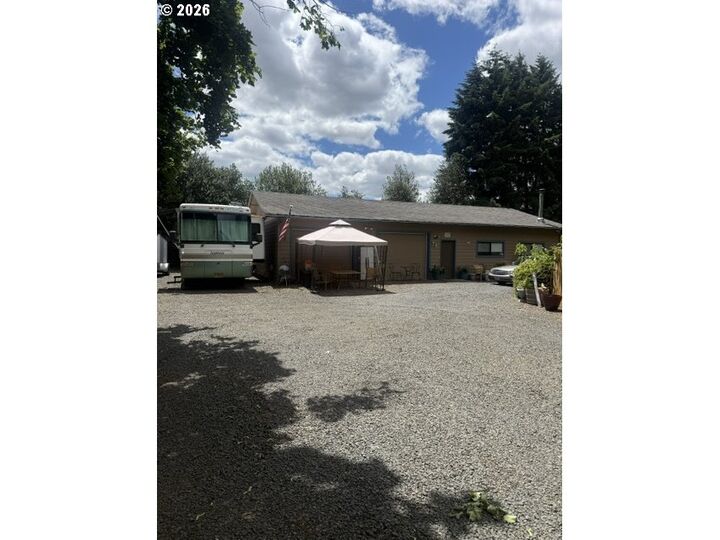 Property Photo:  86 Green Ln  OR 97404 