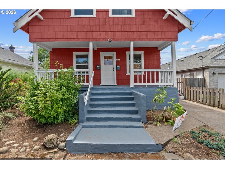 Property Photo:  3815 SE 64th Ave  OR 97206 