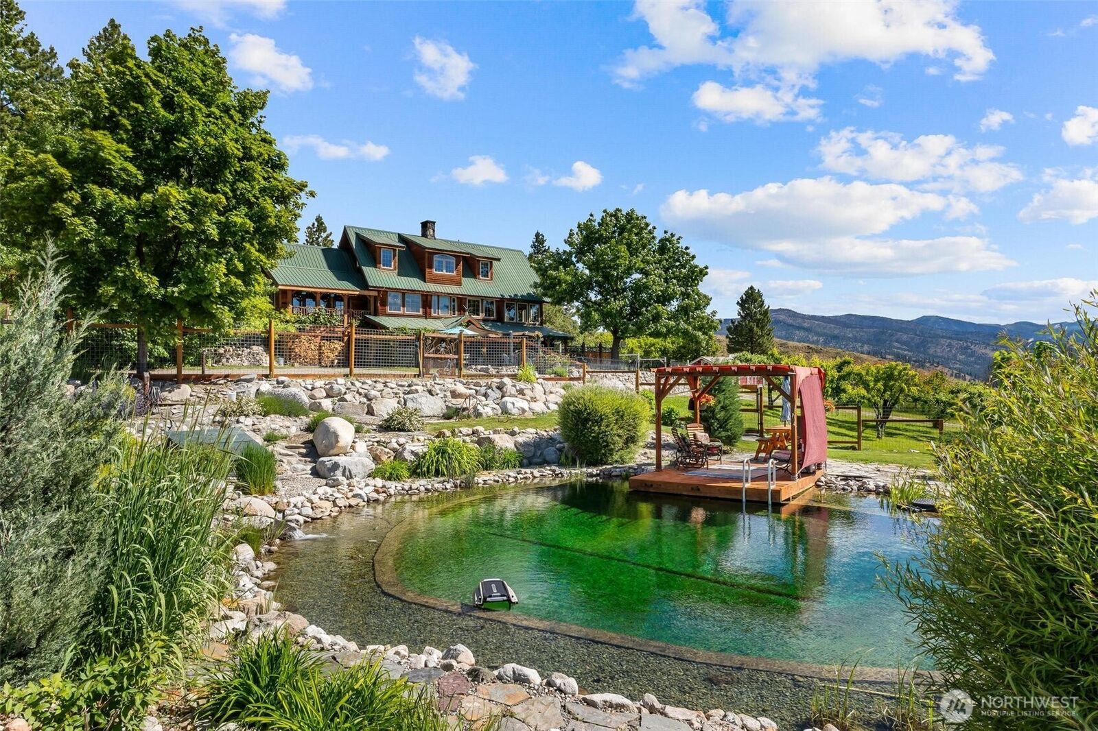 Property Photo:  