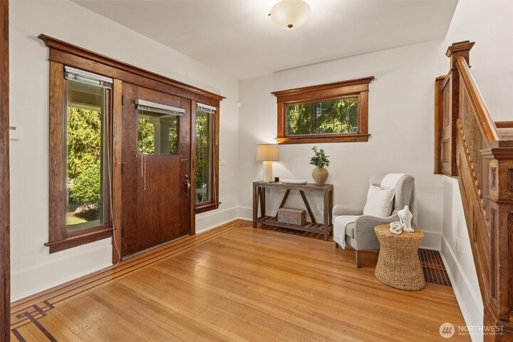 Property Photo: 938 18th Avenue E WA 98112