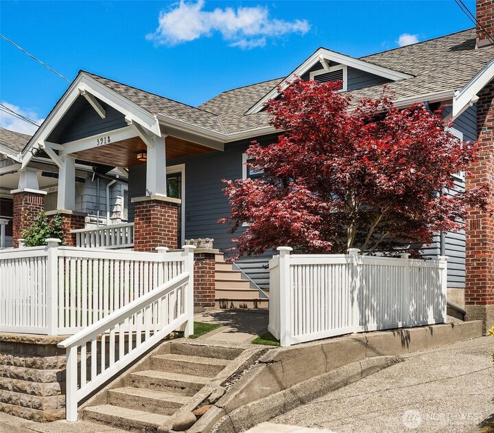 Property Photo: 3918 Wallingford Avenue N WA 98103