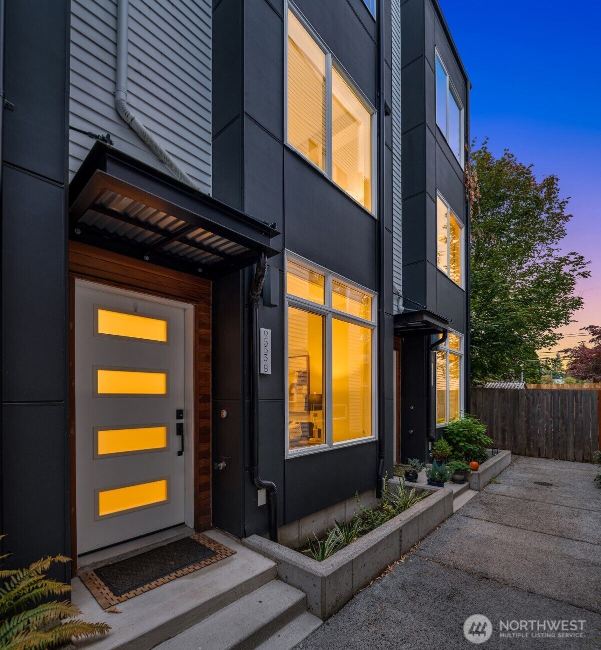 Property Photo: 9553 Ashworth Avenue N B WA 98103