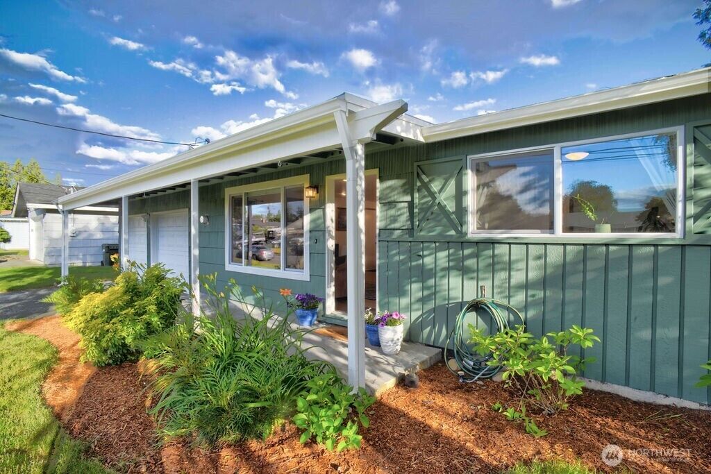 Property Photo:  10825 SE 232nd Street  WA 98031 