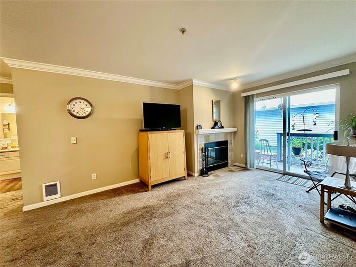 Property Photo:  33020  10th Avenue SW X104  WA 98023 