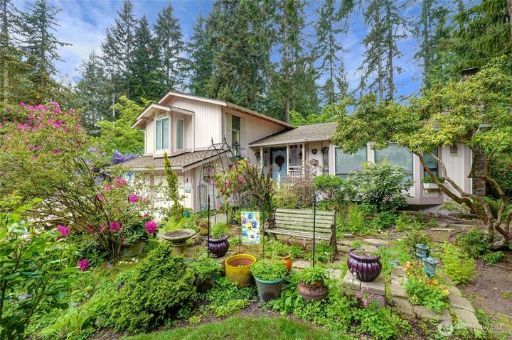 Property Photo:  2427  147th Place SE  WA 98012 