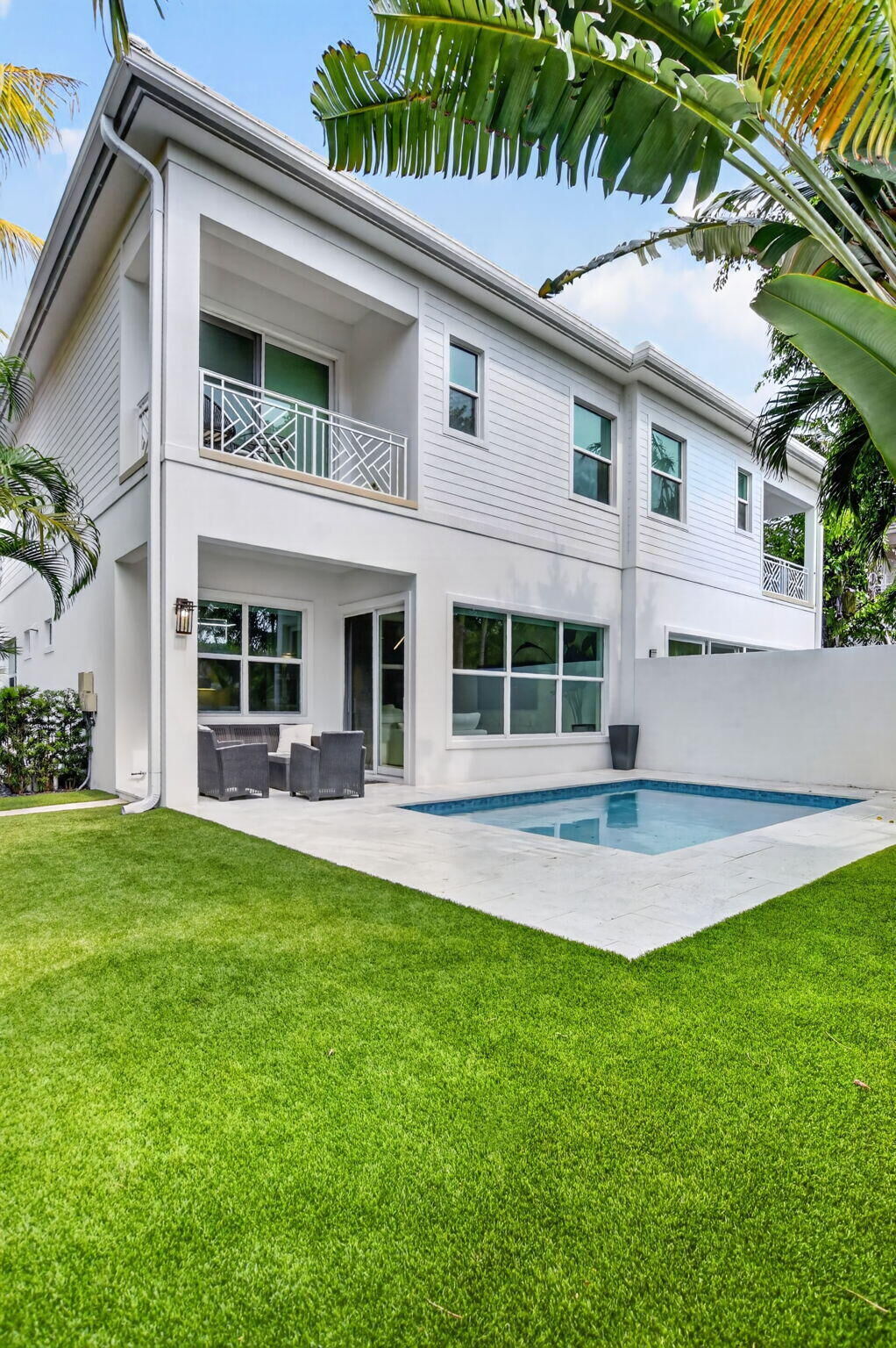 Property Photo:  500 NE Wavecrest Way  FL 33432 