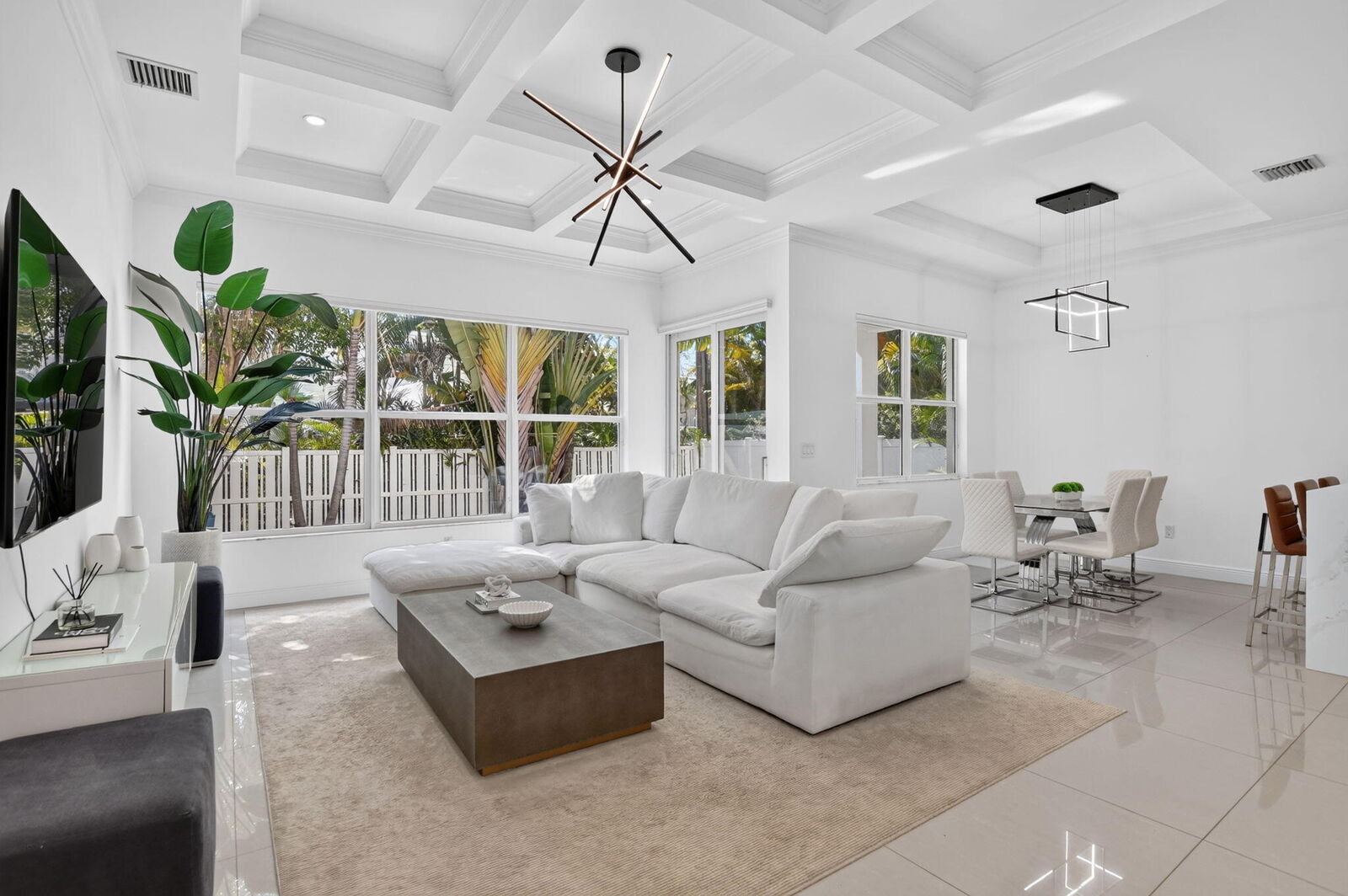 Property Photo:  500 NE Wavecrest Way  FL 33432 