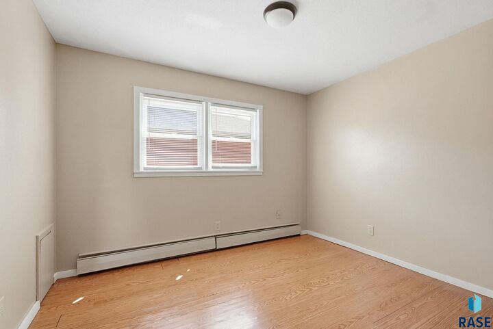 Property Photo: 511 -517 Main St S S SD 57039