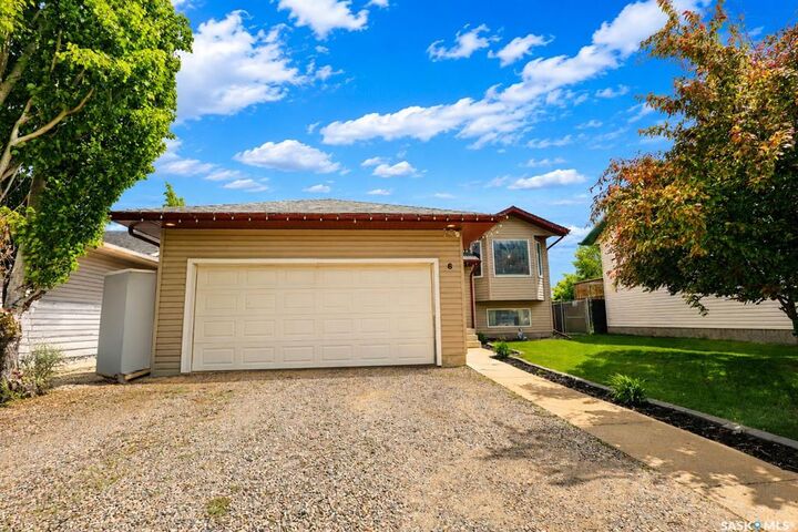 Property Photo: 6 Dmyterko Bay SK S6V 8E8