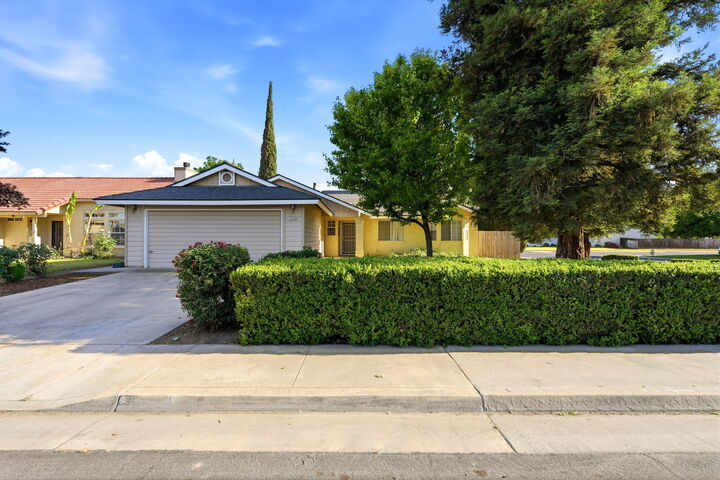 Property Photo: 1215 Bentley Drive CA 93212