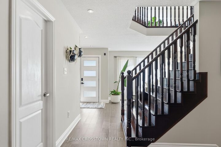 Property Photo: 17 Counsellor Terrace ON L4M 7H1