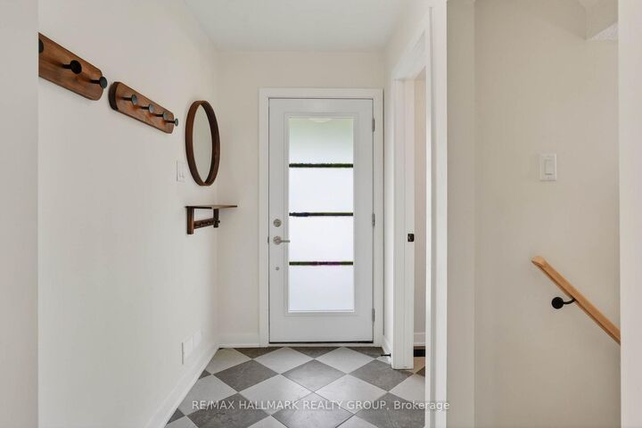 Property Photo:  660 Hochelaga Street 42  ON K1K 2E9 