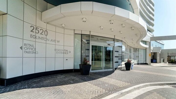 Property Photo: 2520 Eglinton Avenue W 1713 ON L5M 0Y4