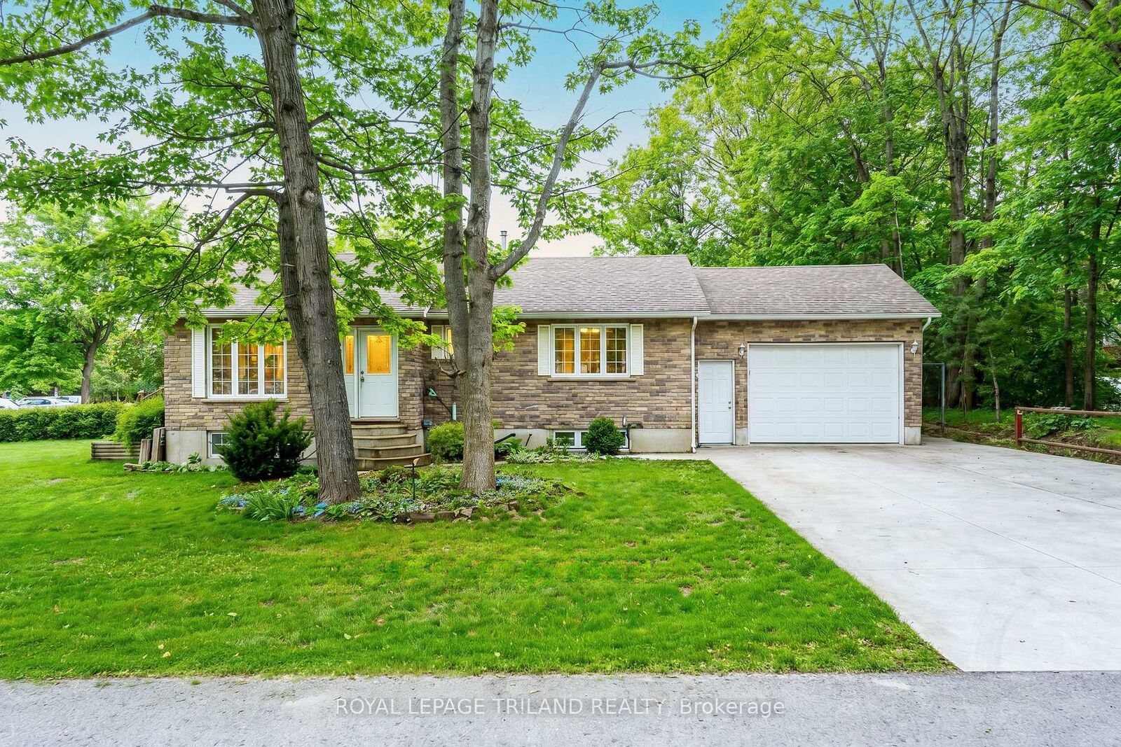 Property Photo: 10234 Julie Avenue ON N0M 1T0