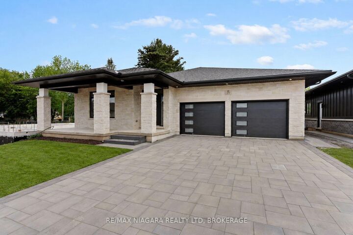 Property Photo: 21 Accursi Crescent ON L0S 1E4