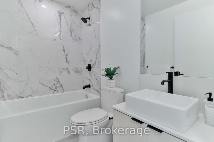 Property Photo: 1285 Dupont Street 2402 ON M6H 0E3