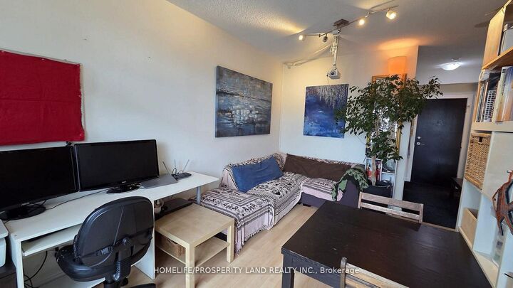 Property Photo: 120 Homewood Avenue 1706 ON M4Y 2J3