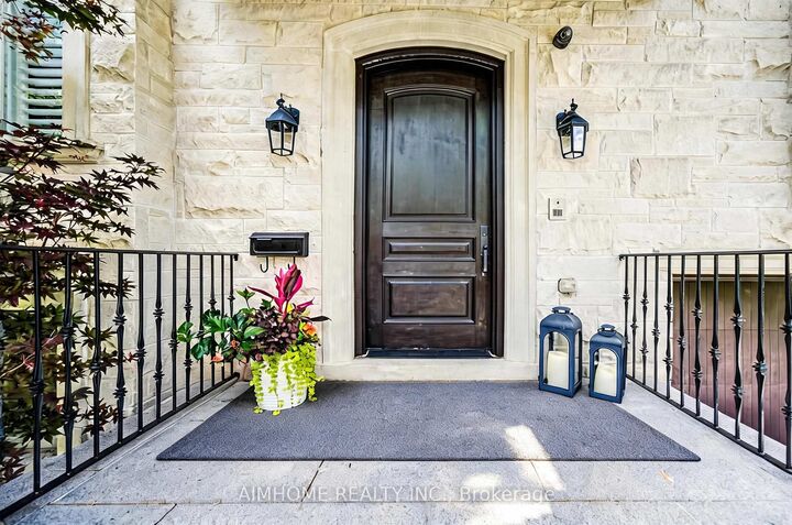 Property Photo: 356 Hillcrest Avenue ON M2N 3P8