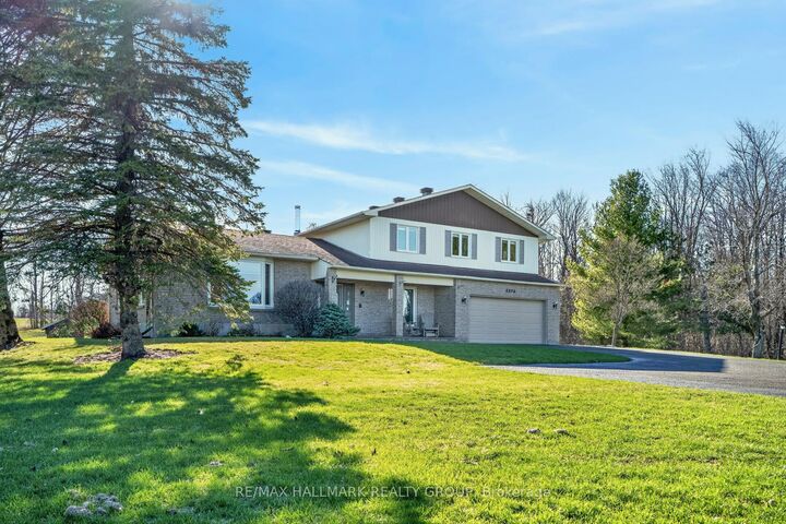 1376 Macdonald Road — photo 1