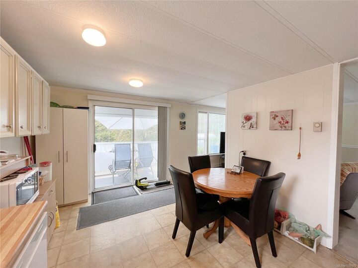 Property Photo: 406 Matchlee Dr BC V0R 1G0