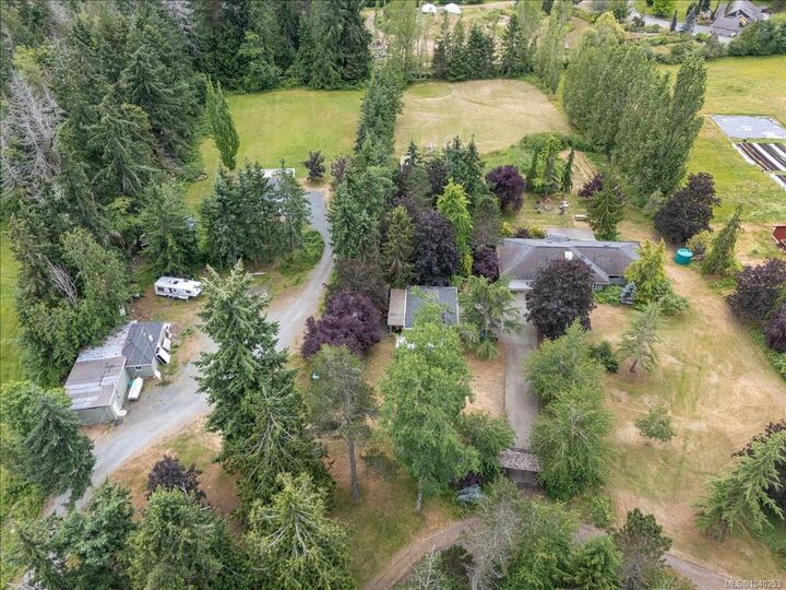 Property Photo: 880 Garden Rd E BC V9K 1N2