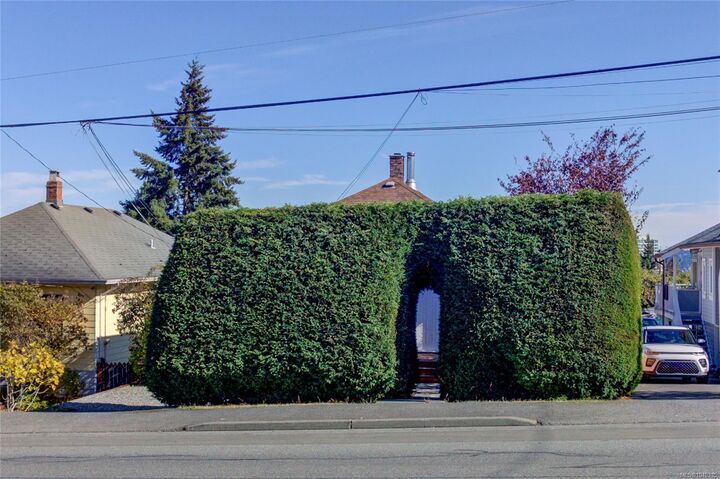 Property Photo: 58 Pine St BC V9R 2B2