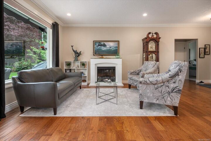Property Photo: 3936 Creekside Dr BC V0R 1G0