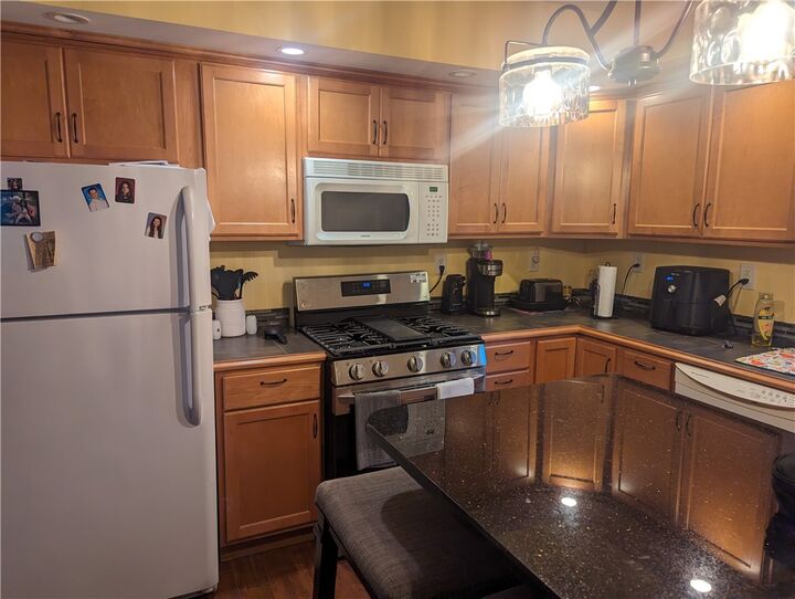 Property Photo:  254 Fairmont Dr  PA 16148 
