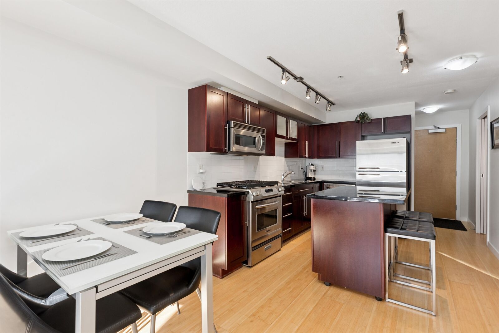 Property Photo: 122 E 3rd Street 311 BC V7L 1E6
