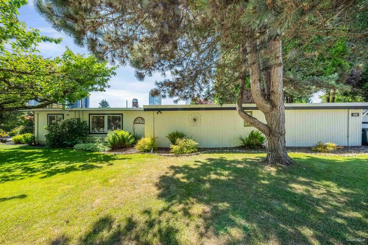 529 Appian Way — photo 1